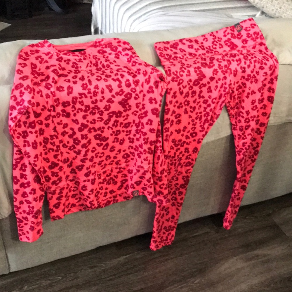 Volcom underlayer set